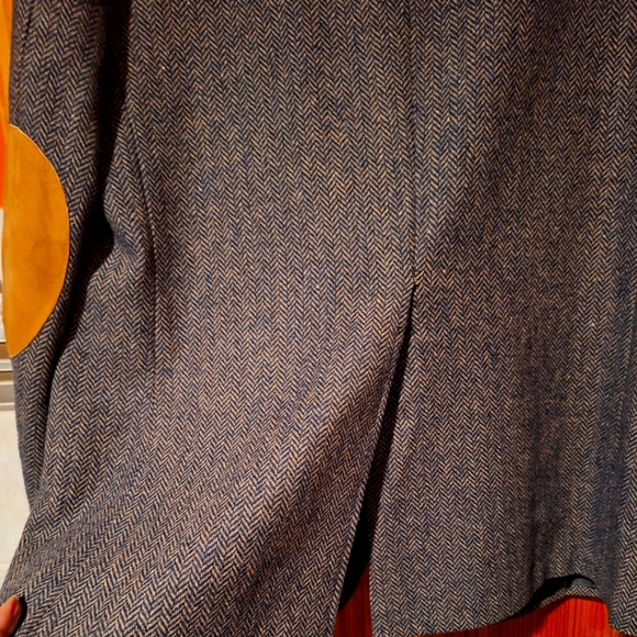 Herringbone jacket by Norman Hilton Expressly for Dimensions.  Size 46S - Picture 9 of 12